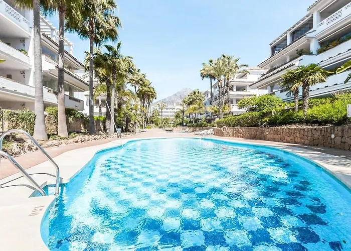 Beachfront Golden Mile Puento Sea View Wifi アパート マルベーリャ