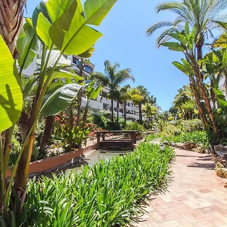 Beachfront Golden Mile Puento Sea View Wifi 公寓 马尔韦利亚