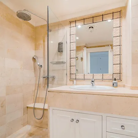 Beachfront Golden Mile Puento Sea View Wifi 马尔韦利亚