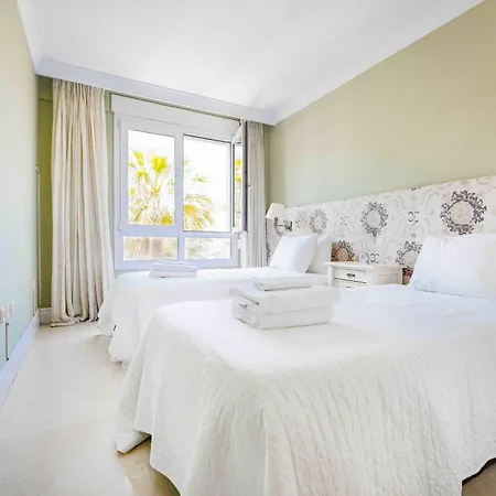 Beachfront Golden Mile Puento Sea View Wifi 马尔韦利亚